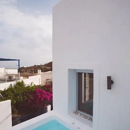 Akrotiri Cycladic Suites *