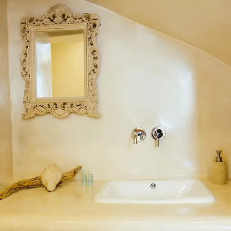 Akrotiri Cycladic Suites *
