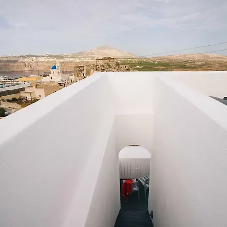 בית הארחה Akrotiri Cycladic Suites