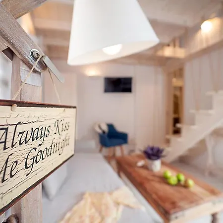 Akrotiri Cycladic Suites 게스트하우스 Akrotírion