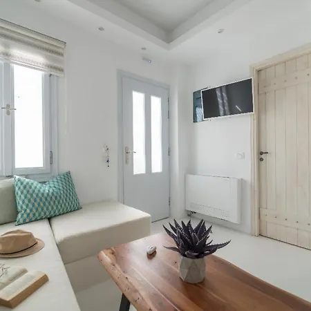 Akrotiri Cycladic Suites *